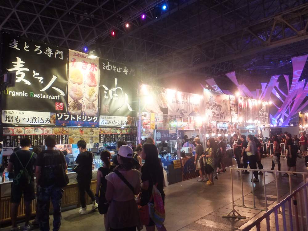 幕張メッセの飲食店の列その4。