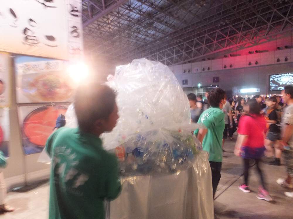 幕張メッセの裏方。