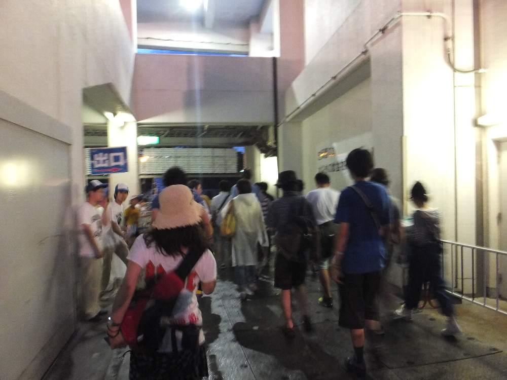 マリンステージのアリーナ入り口。