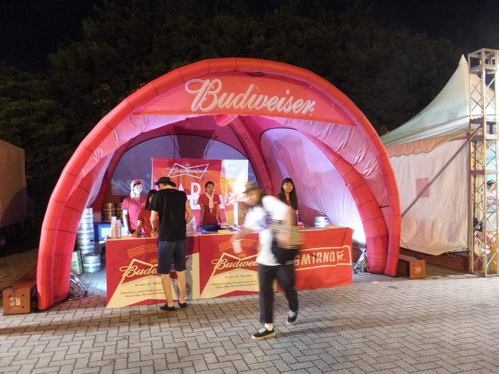 バドワイザー。