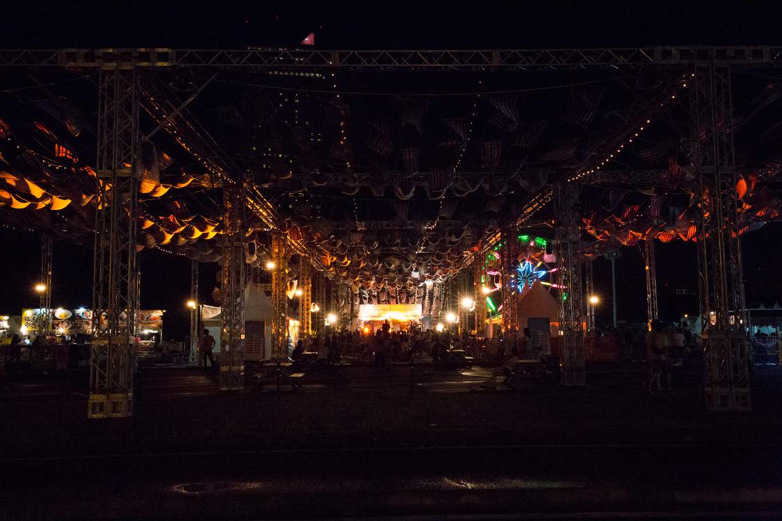 照明が暗くなったとき。