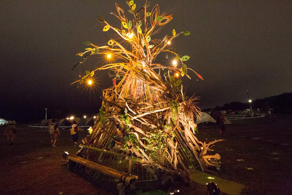 入り口の造形物。