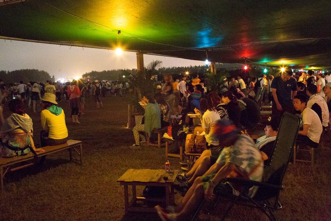 大型のオフィシャルバーという雰囲気。