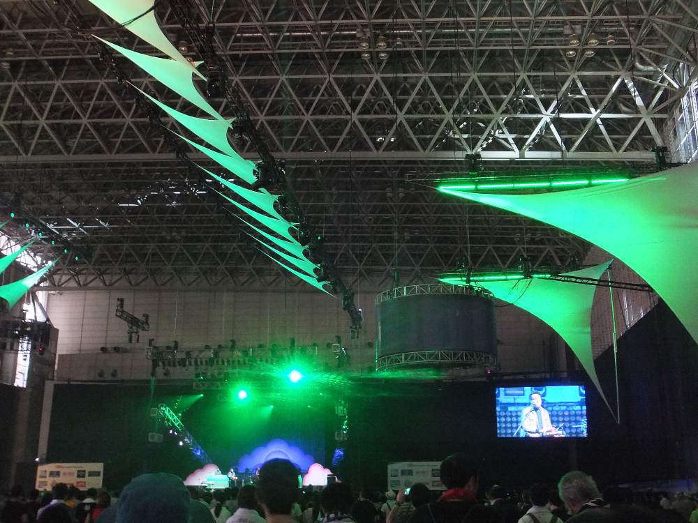 観客は興味を持った人というよりもCDを買っている人だろう。