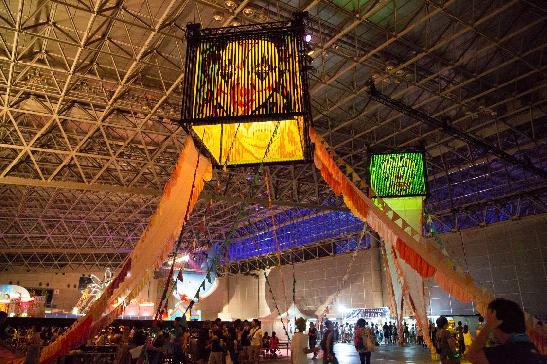 ソニックウェーブとハードステージの間の造形物。