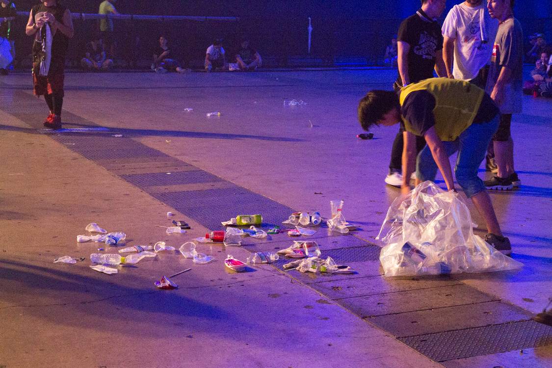 幕張メッセはごみ箱自体が少ない。