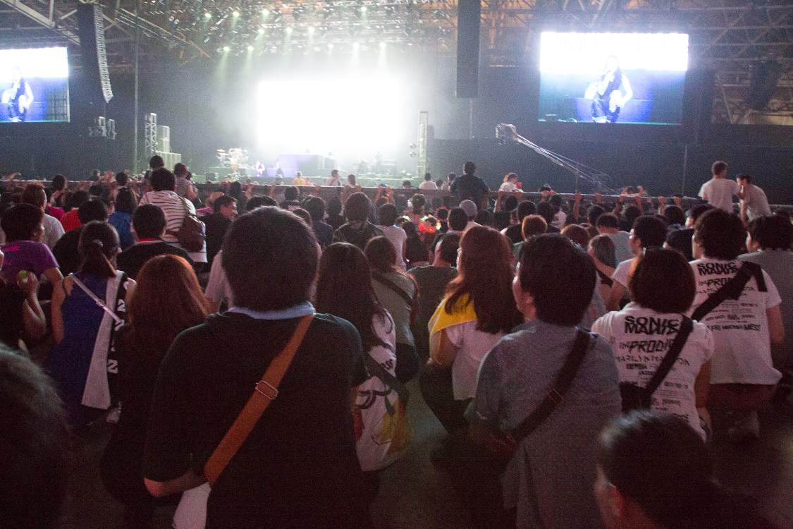 観客が座らされたところ。