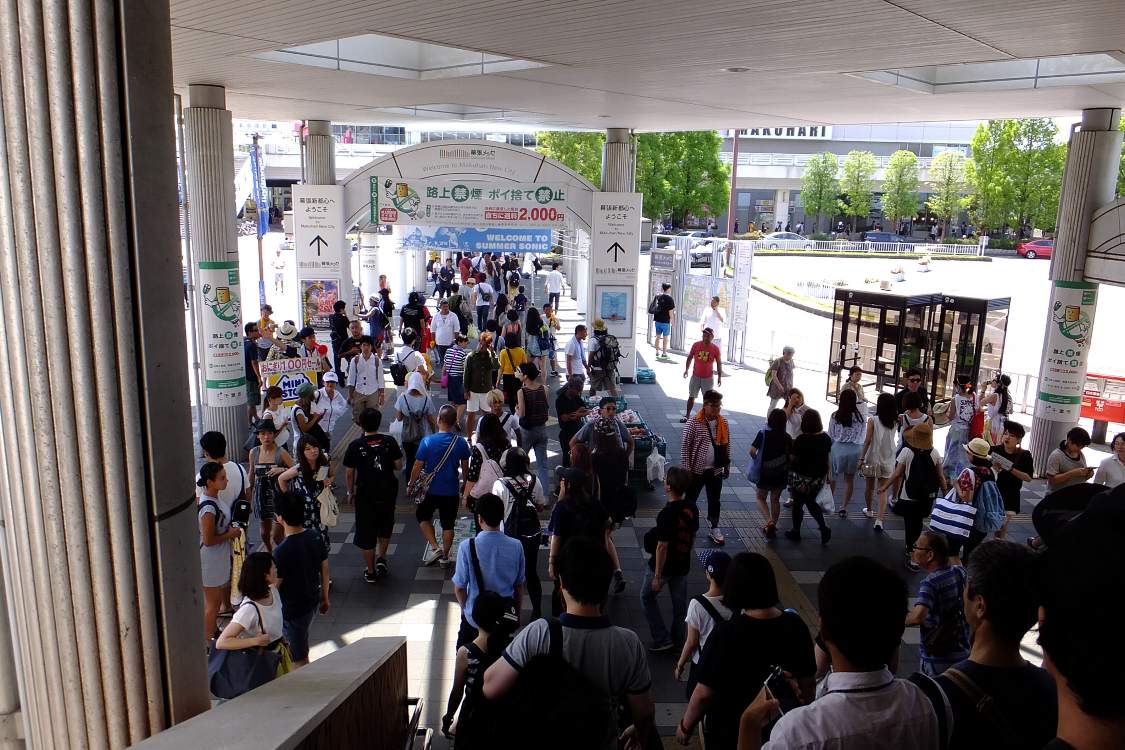 JR東日本・京葉線海浜幕張駅の西口。