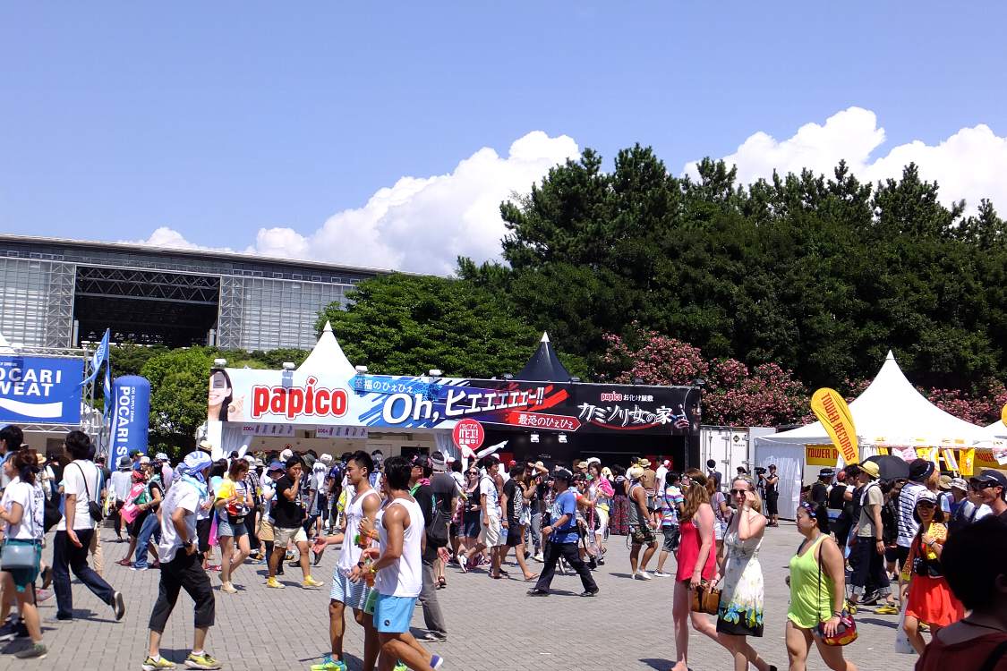 マリンステージゲート周辺の飲食店。大手企業が出店する一等地。