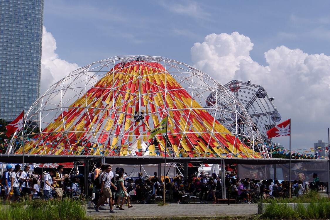 マリンステージ側からアイランドステージの全体を見る。