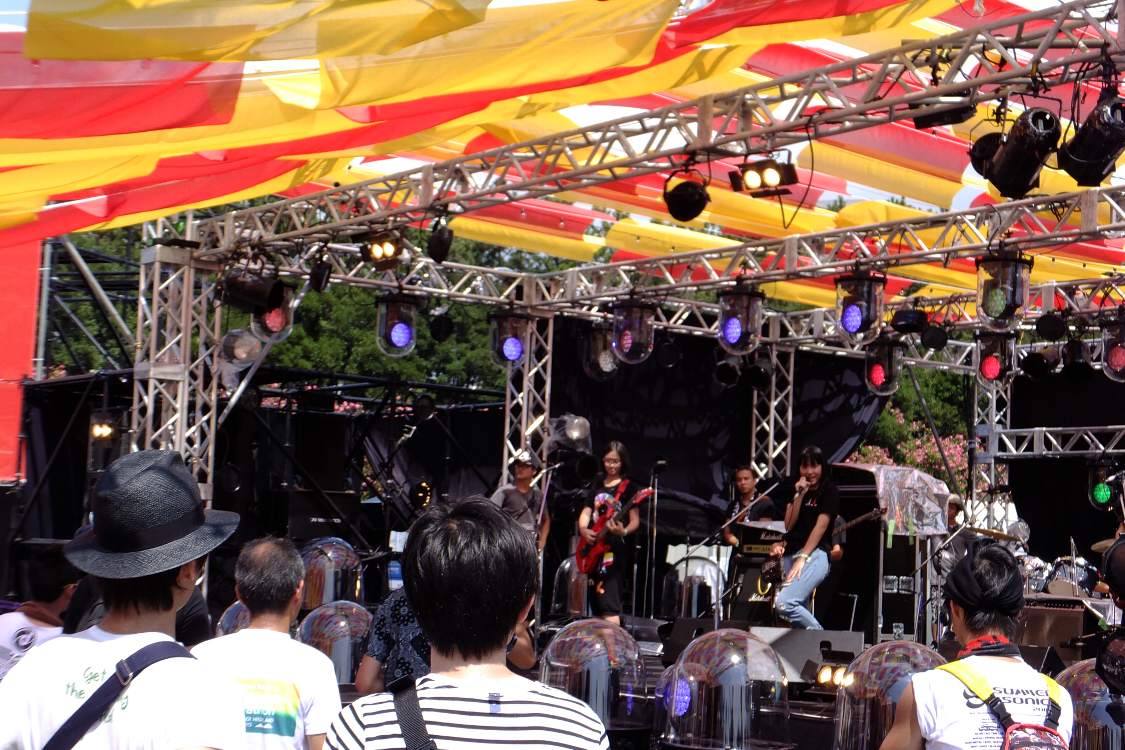 ステージ規模はライブハウス並み。