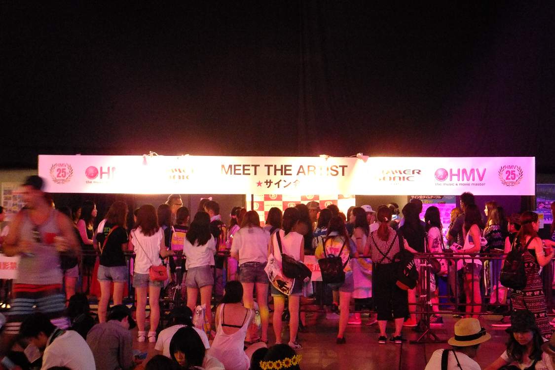 サイン会の最中。