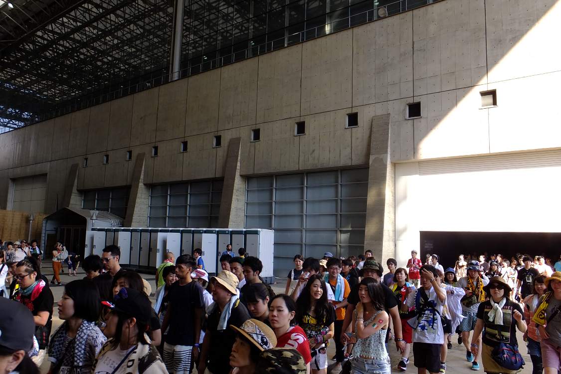 幕張メッセの通路。