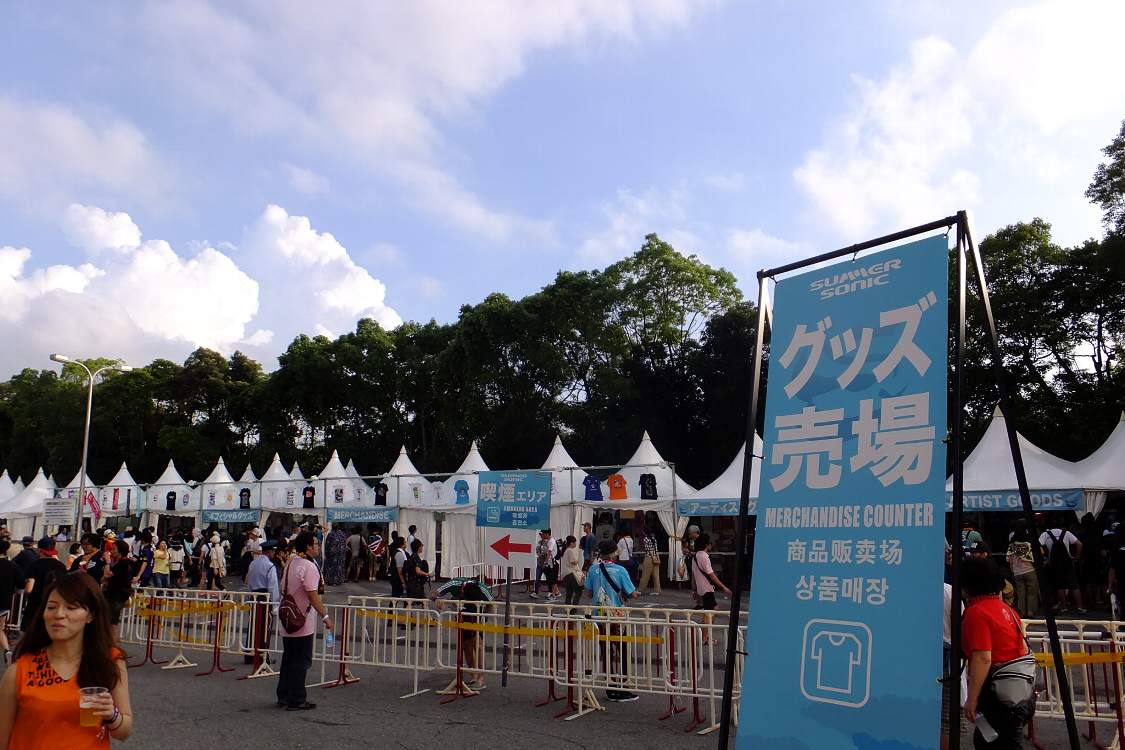 幕張メッセのグッズ売り場。