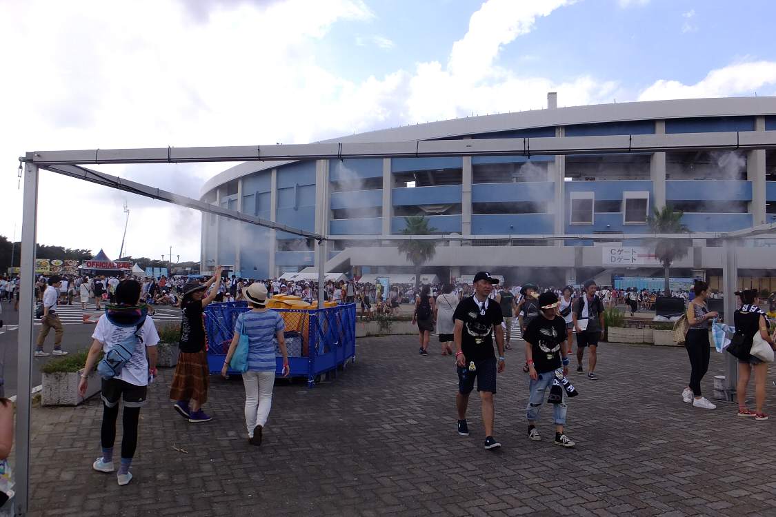 霧の噴射は他にも多数あり、熱中症対策に力を入れているのが分かる。