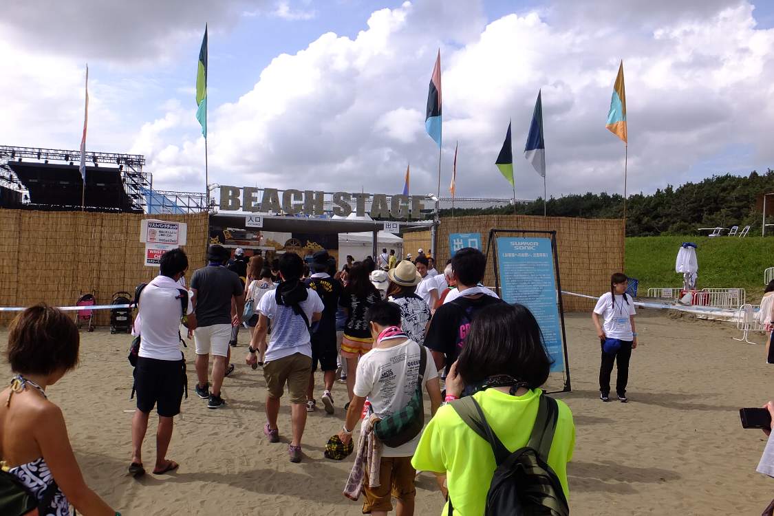 ビーチステージの入り口。