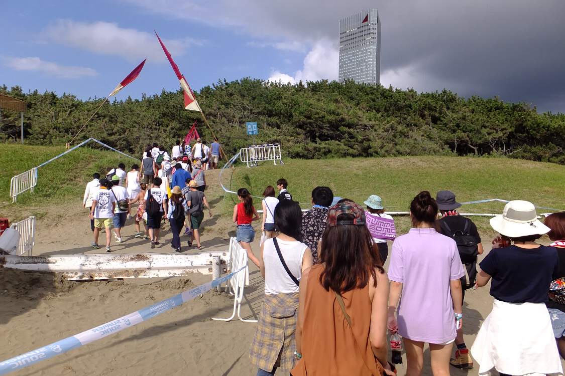 ビーチステージから退場。