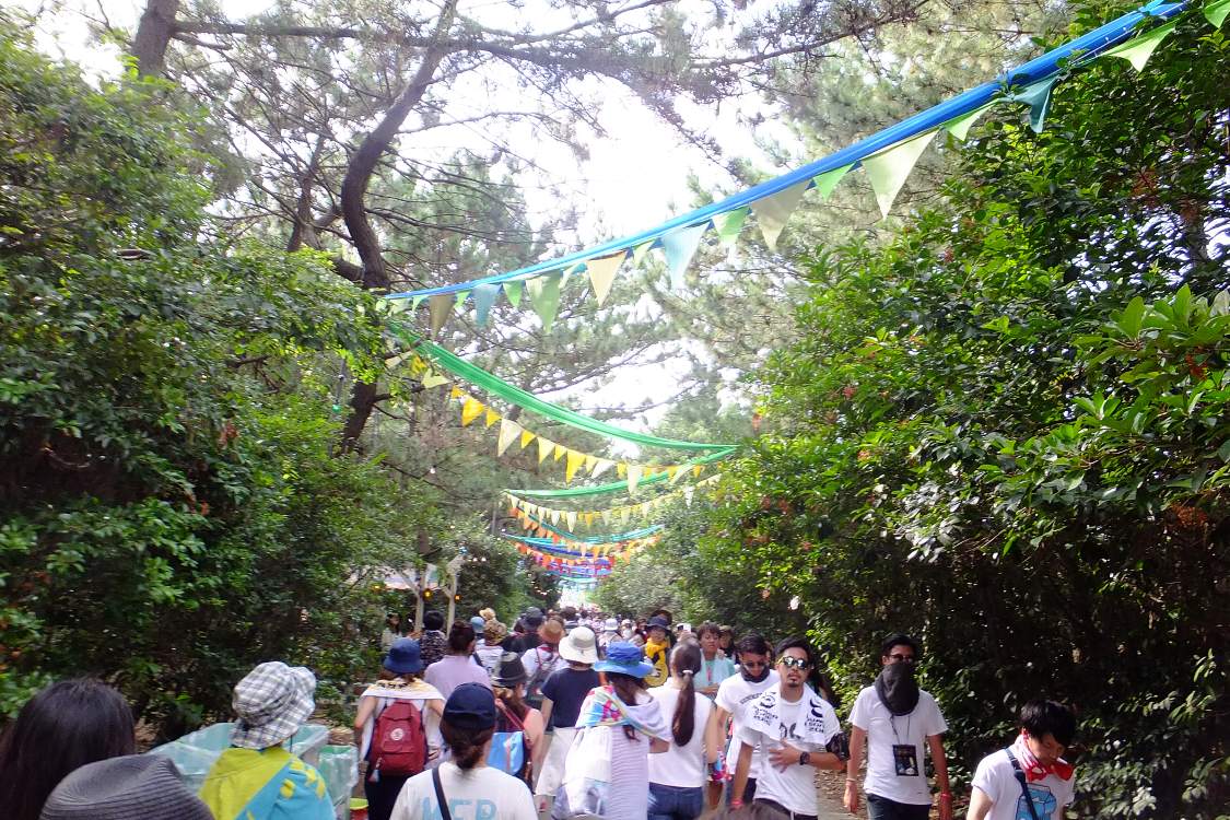 特にスタッフもいないが自然に左側通行になっている。