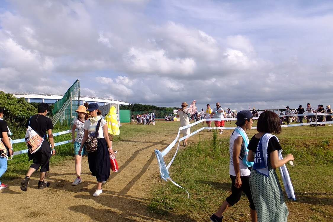 キャンプサイトからガーデンステージへの入り口。