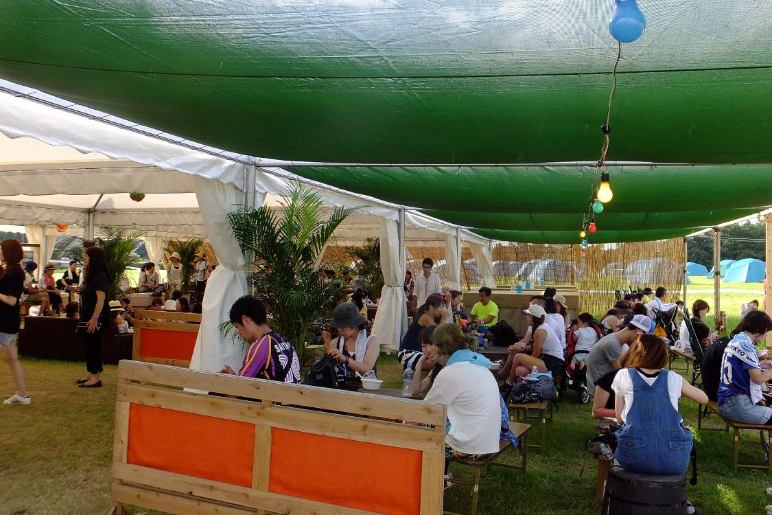 昨年はガーデンステージの後方にあった。