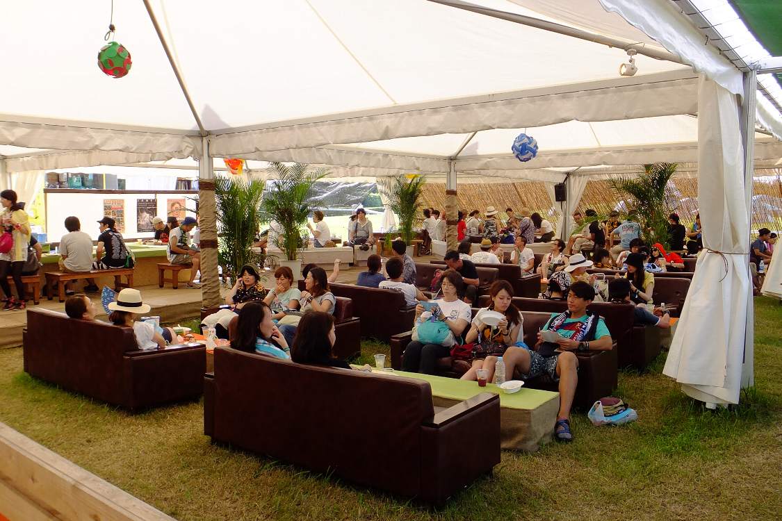 プラチナムラウンジよりもいいソファがある。