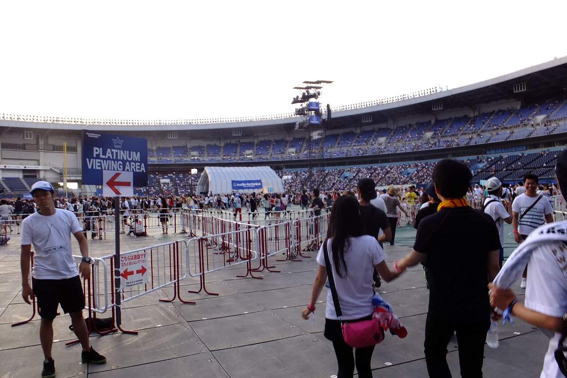 Lブロック入り口からアリーナへ。