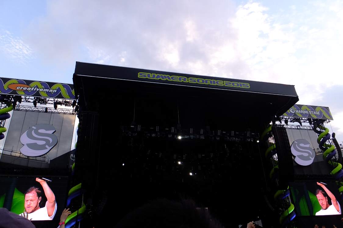 アメリカのロックバンドとしては若年層にも中年層にも支持される久々の若いバンド。