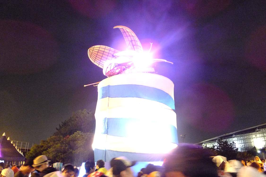 せり上がったゲートのカブトムシ。