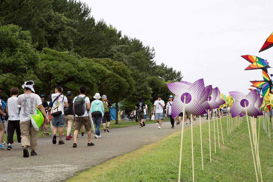 リストバンド引換所からマリンステージゲートまでの導線。