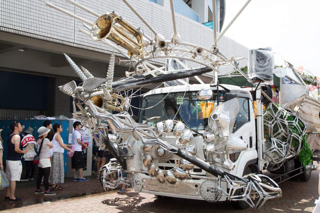 マリンステージの外周は公道ではないのでナンバープレートはなくてもかまいません。