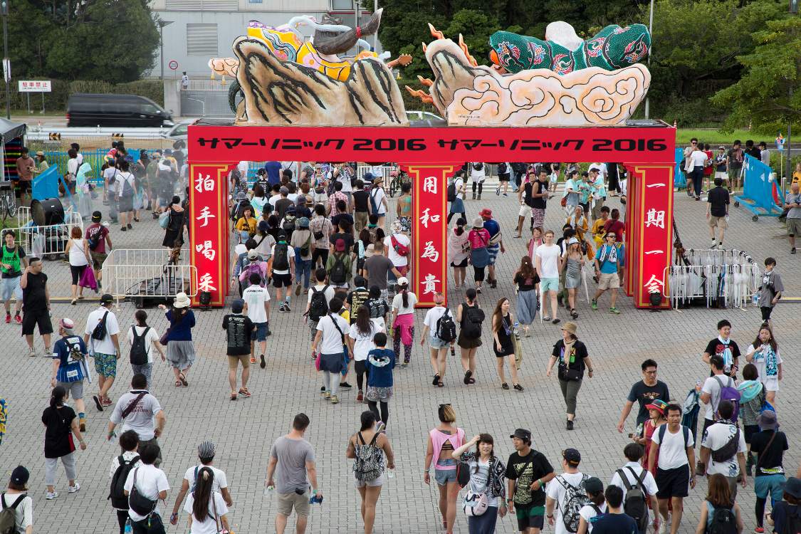 立体なので背面もあります。