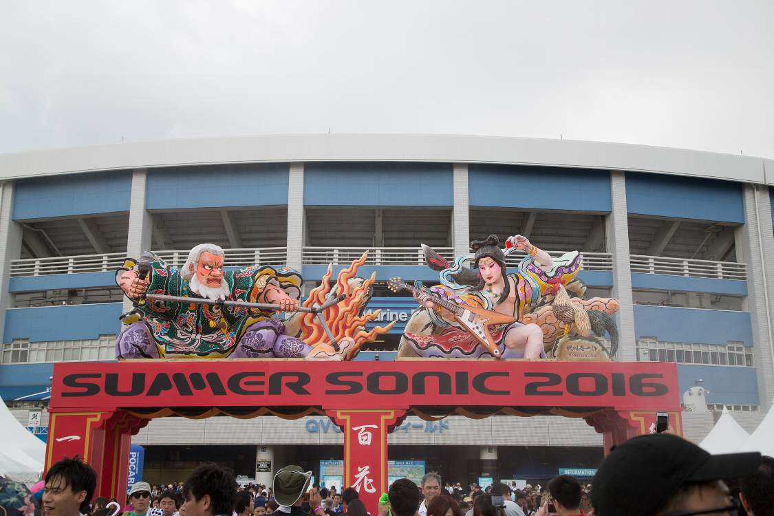 保護のビニールを除いたねぶた。