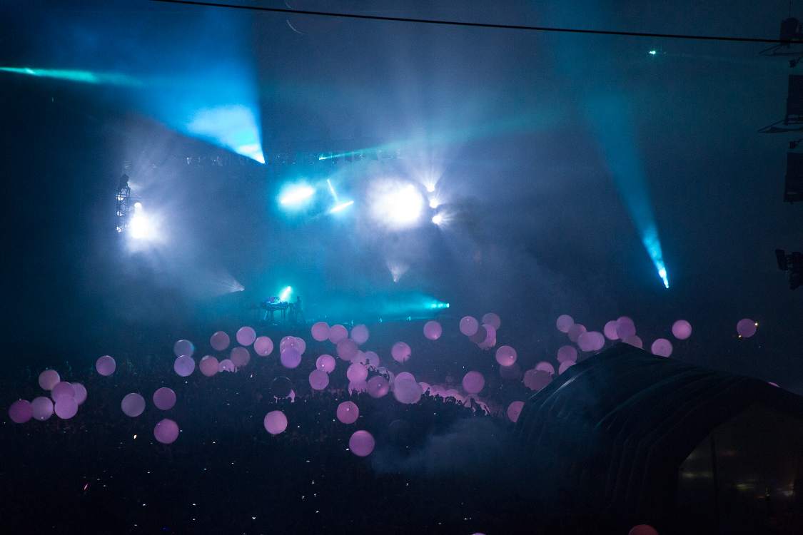 ほぼ同時に光の色が変化。