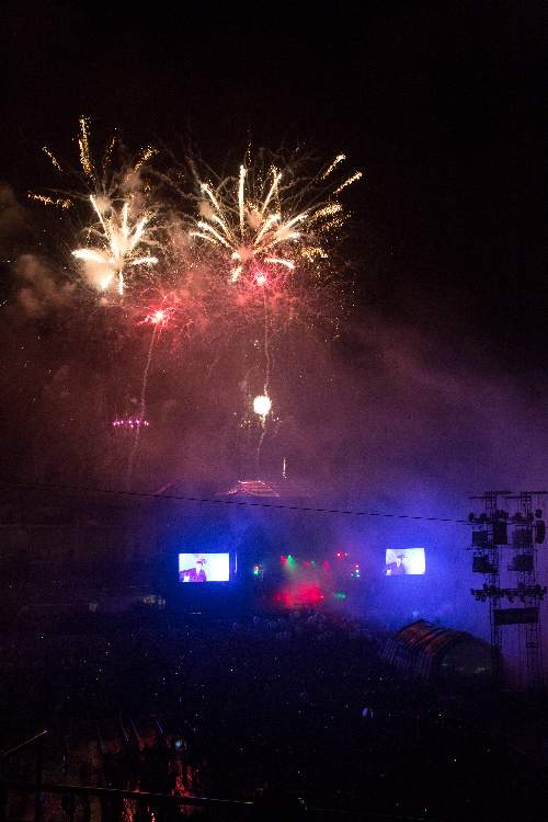 土曜、アンダーワールド終演後の花火。