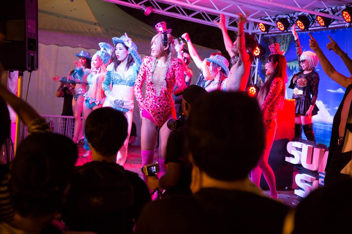 幕張メッセ内ではソニックベガス、マリンステージではこのステージがサマーソニックの大衆性の象徴となりました。