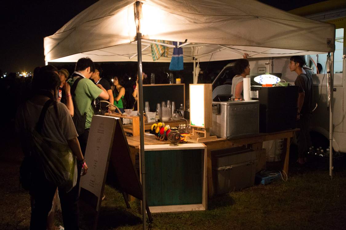 パカヤコーヒー・ウィズ・ワールズ・フェイバリット・サンドイッチ・センター。