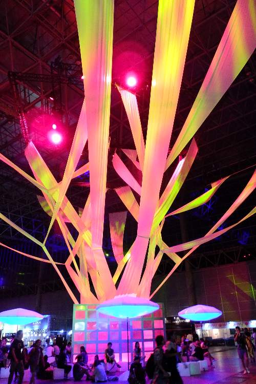 インフォメーション近くの大型装飾。