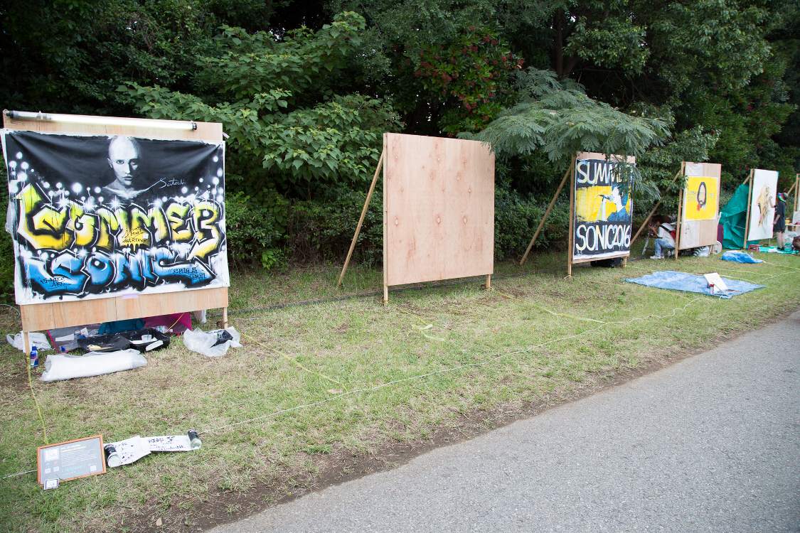 休憩中なのかライブを見に行っているのか、描き手がいませんでした。