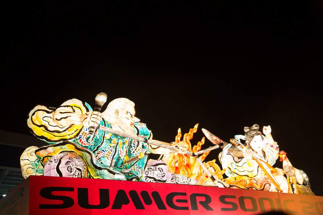 ねぶたなので夜になると点灯します。