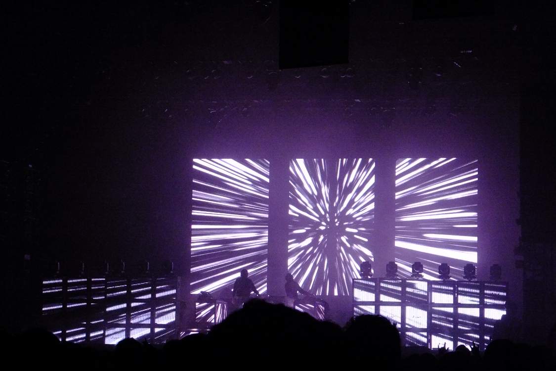 デビュー当時の曲は盛り上がります。