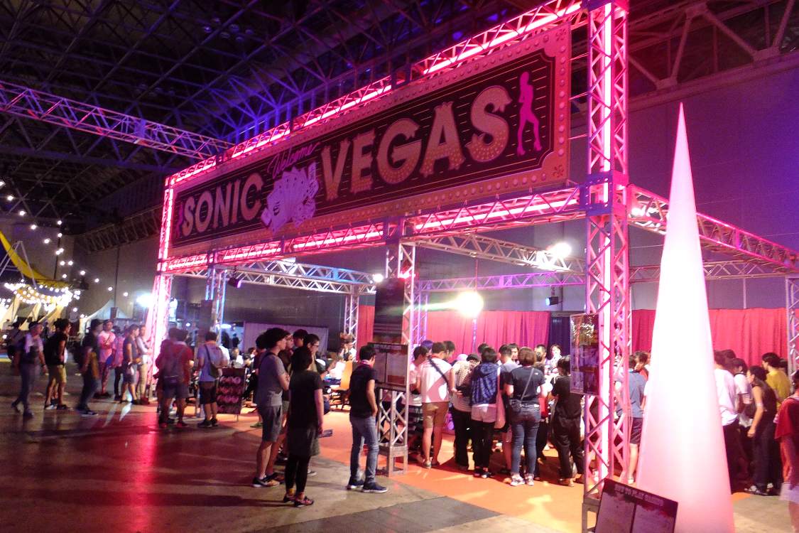 カジノ、マージャンがあるので中年男性が多い。