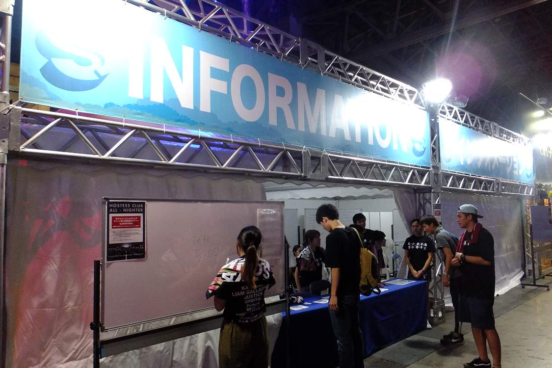 幕張メッセ内のインフォメーション。サマーソニックと共通です。