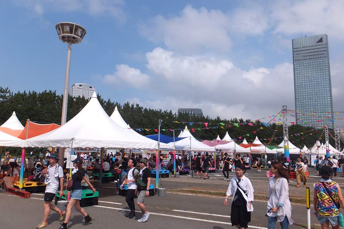 テントの数は多い。