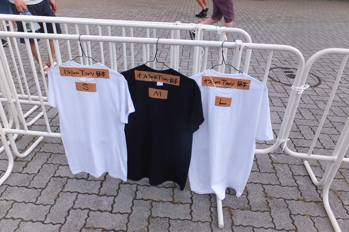 公式Tシャツは東洋人に合わせたサイズです。