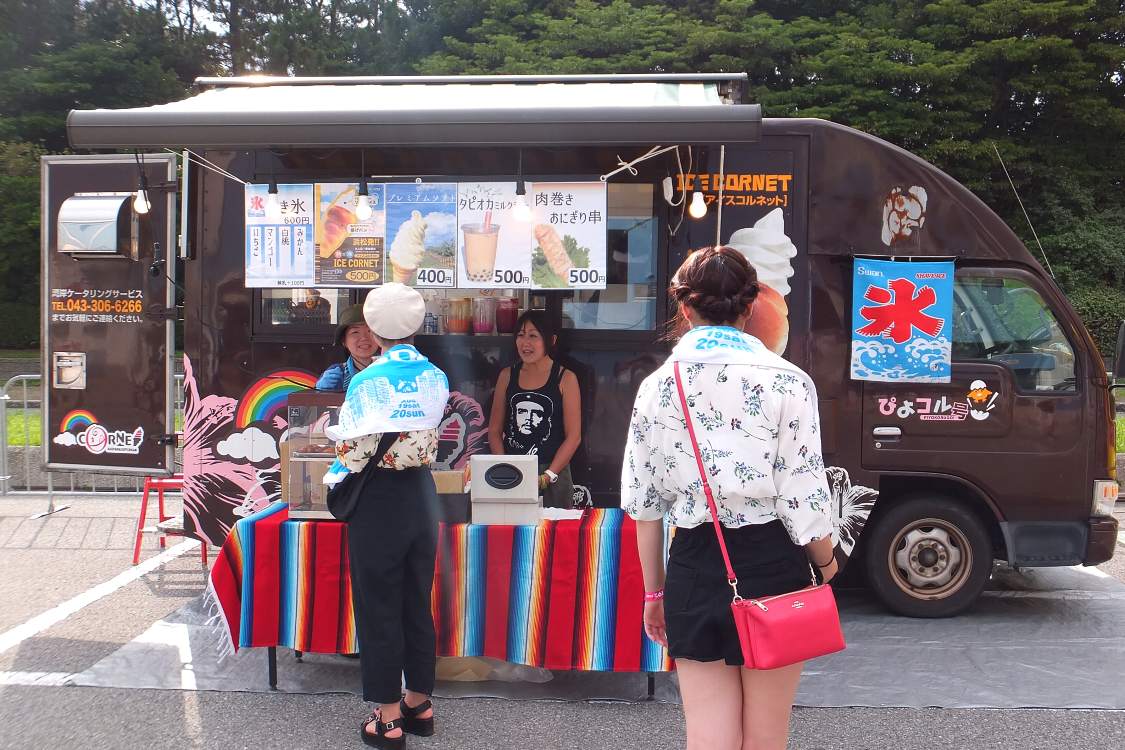 マリンステージの北側。アイスコルネット。