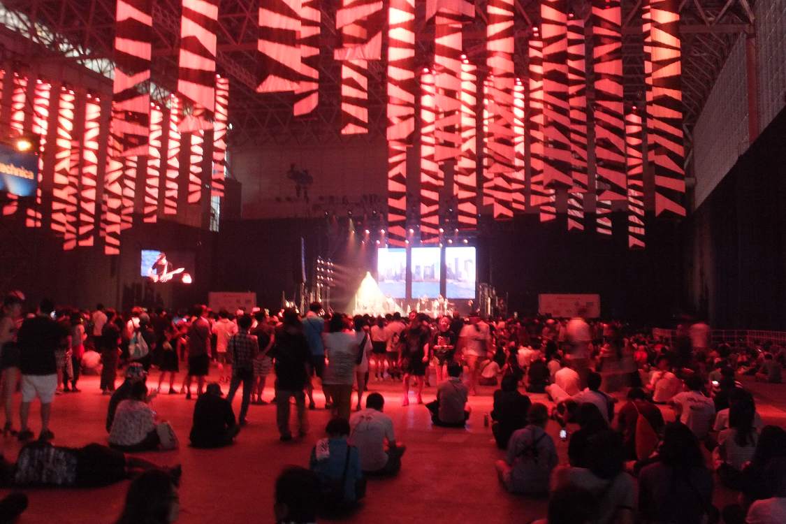 照明の当て方で全体の雰囲気が変わります。