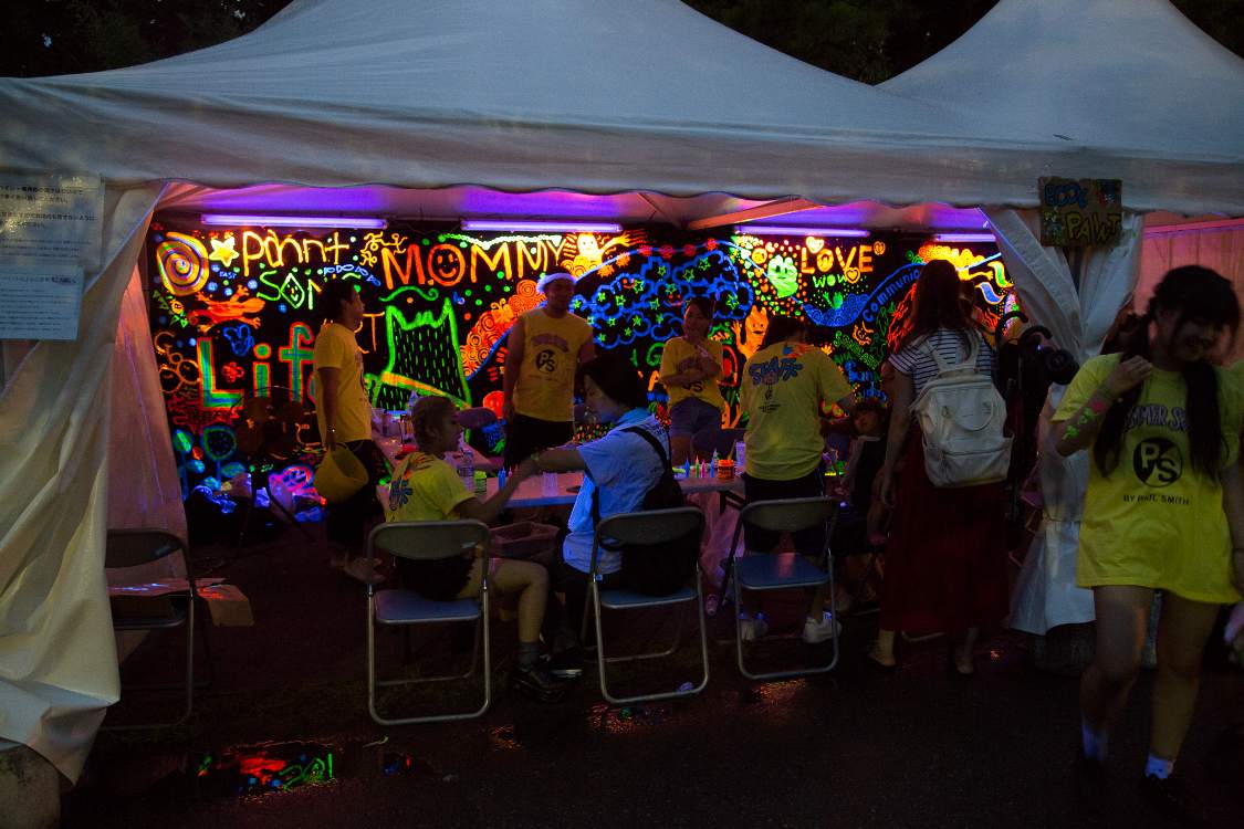 ボディーペイントのテント。