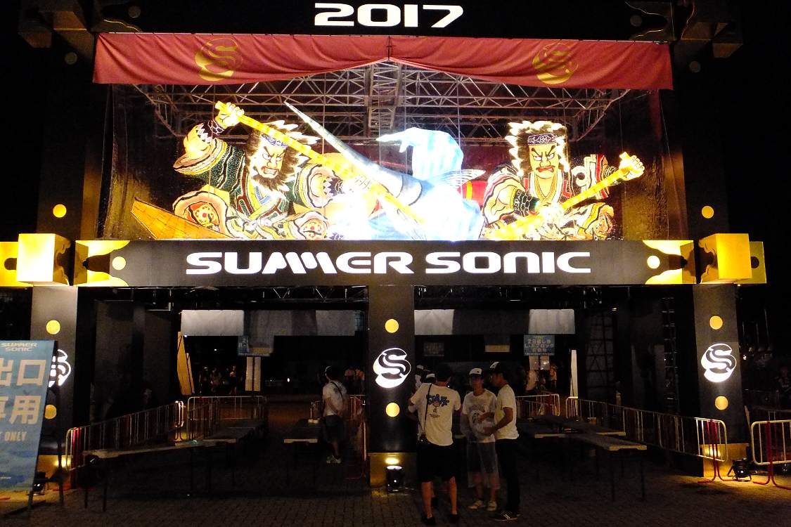 マリンステージの会場へ。