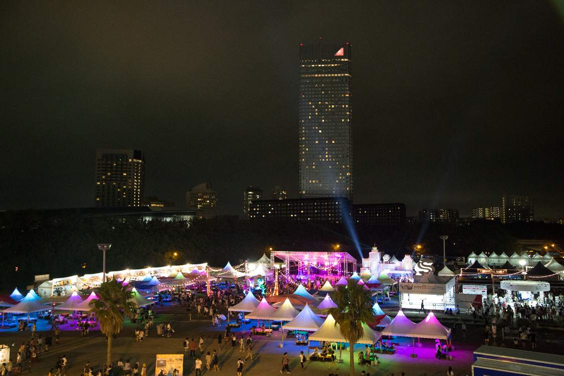 アイランドステージ方面全景。