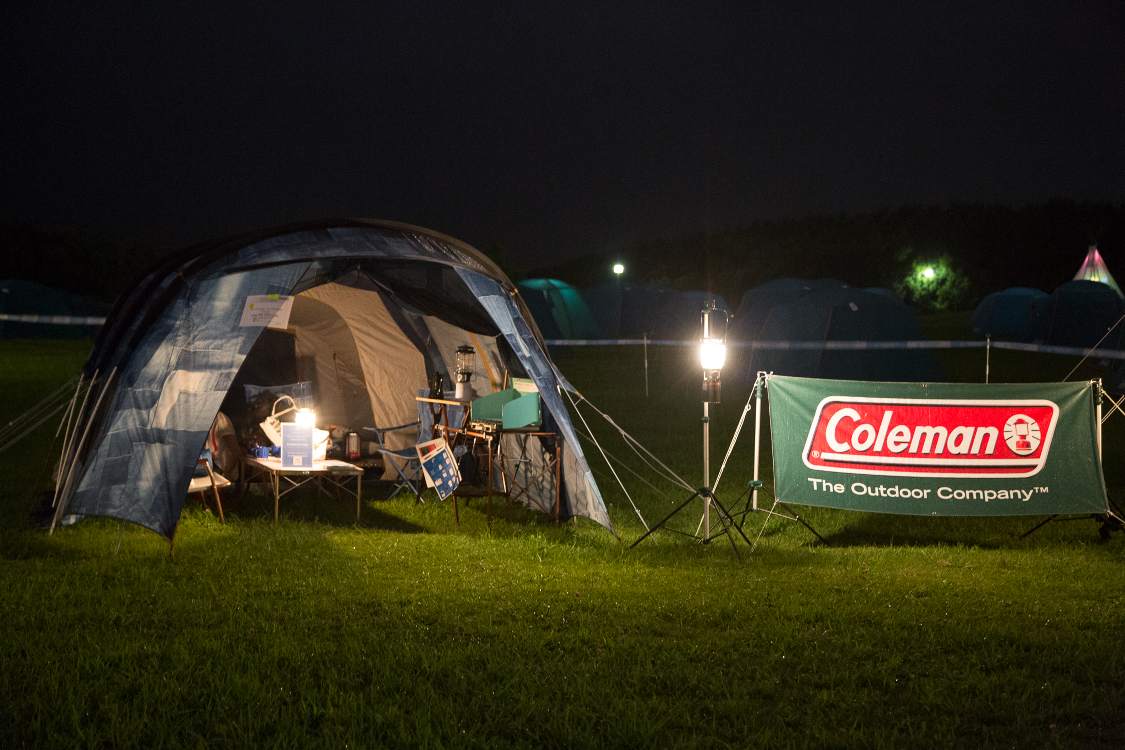 テントの展示。テントの内部もコールマンの製品。